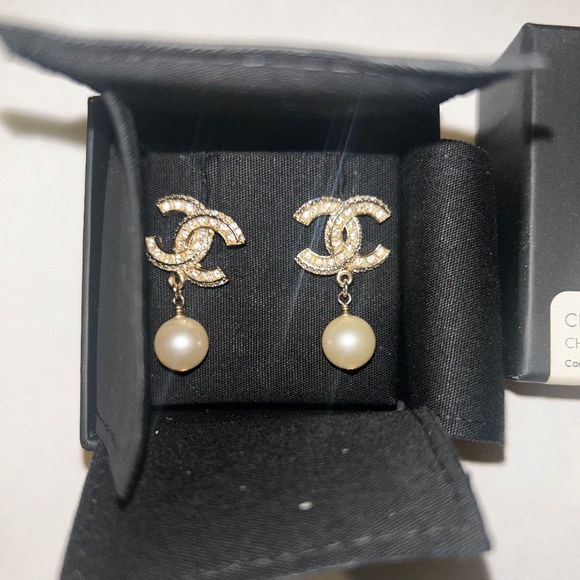 CHANEL  Crystal Pearl CC Drop Earrings Gold - Picture 1 of 8